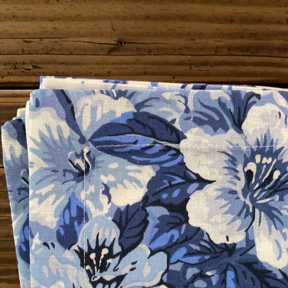 Pottery Barn Garden Floral Cotton/Linen Zelda Print Napkins - Set of 4 - Picture 3 of 12